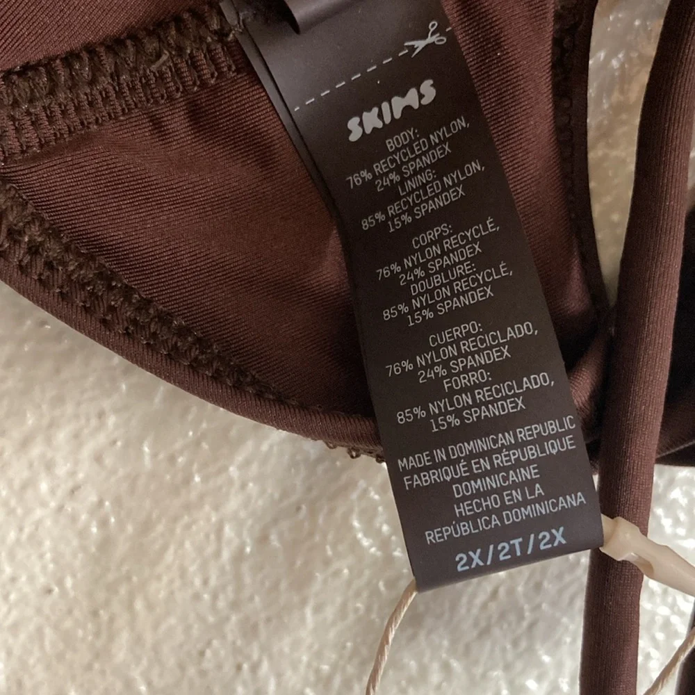 SKIMS Recycled Swim Micro Scoop Bikini Top in Cocoa (Size 2X)